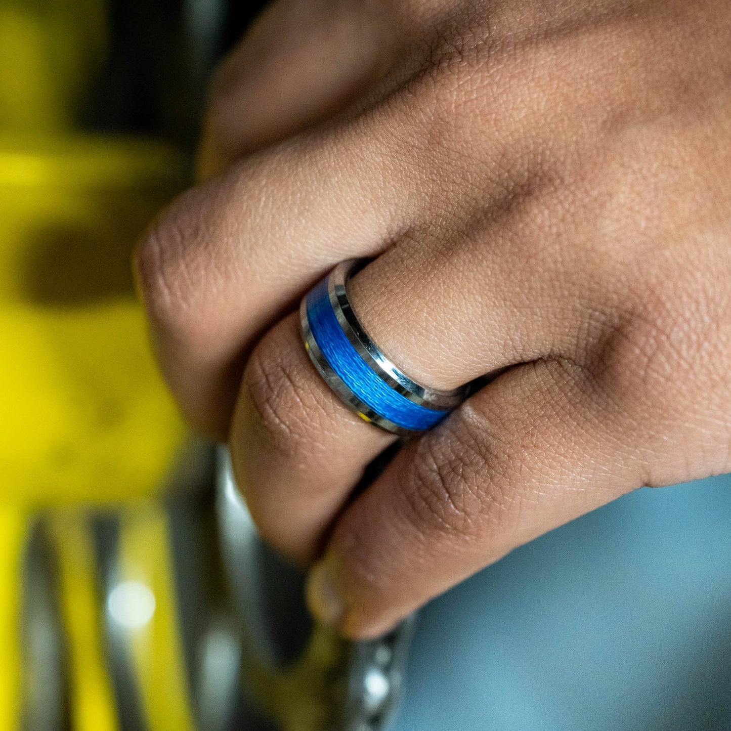 Men's Blue Carbon Fiber Inlay Ring– Polished Silver Luxury Ring