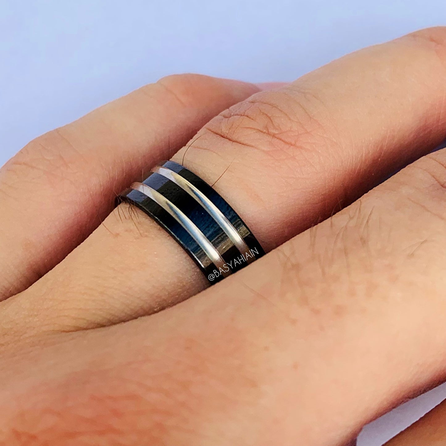 Men’s Polished Black & Silver Striped Band – Two-Tone Fashion Ring