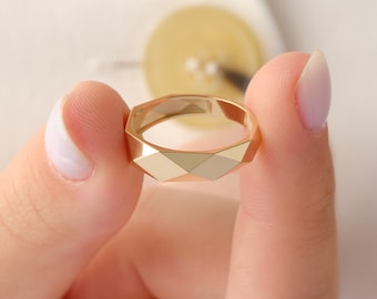 Gold Plated Geometric Faceted Band – Modern Diamond-Cut Statement Ring