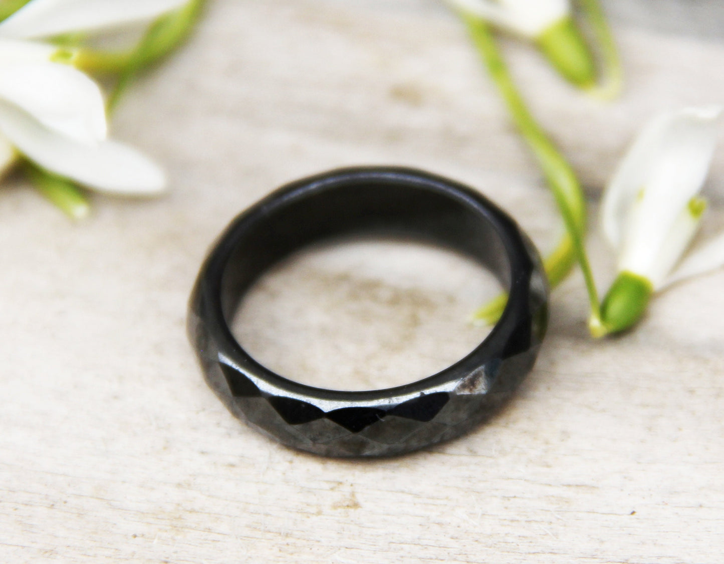 Men’s Geometric Faceted Hematite Ring – Non-Magnetic Grey Stone Minimalist Band