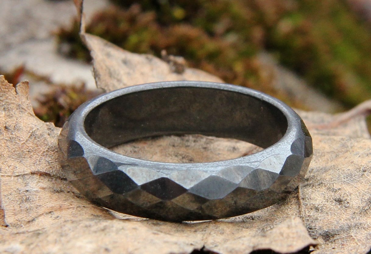 Men’s Geometric Faceted Hematite Ring – Non-Magnetic Grey Stone Minimalist Band