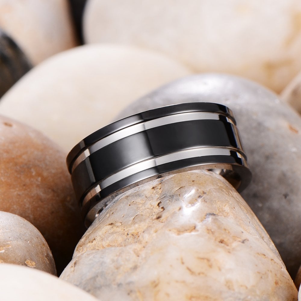 Men’s Polished Black & Silver Striped Band – Two-Tone Fashion Ring